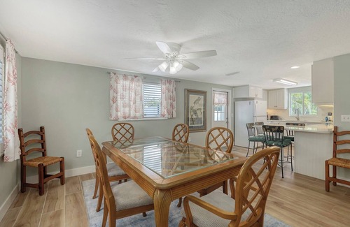 Anna Maria House | CHARMING COTTAGE W/HEATED POOL, Close to Gulf & Bay Beach, FREE WiFi/Trolley,.