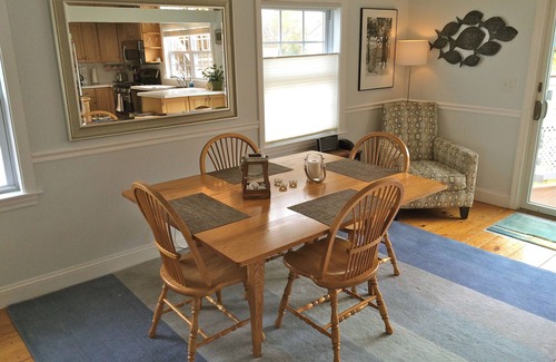 Newbury House | Charming Cottage w/Panoramic Roof-top Views! August 30 Week Available!