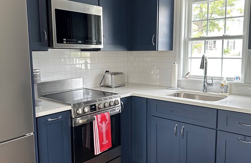 York Harbor Cottage | Charming Cottage w/WiFi, AC in York, Walking Distance to Long Sands Beach