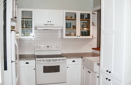 Barnstable Cottage | Charming Cottage, Walk to Beach, Whale Watch, Harbor & Village