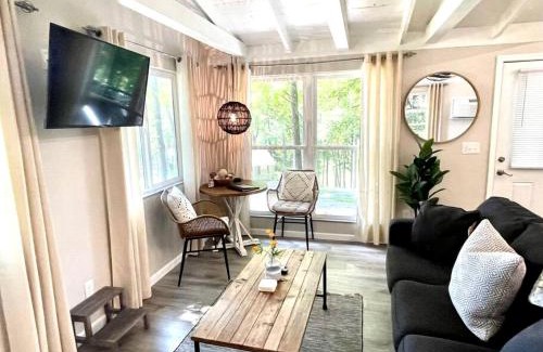 Cadiz House | Charming Cottage with Fire Pit and Barbecue in Cadiz, Kentucky