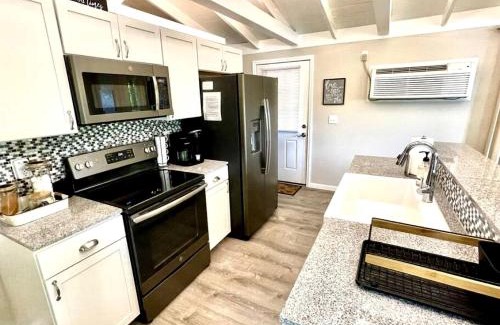 Cadiz House | Charming Cottage with Fire Pit and Barbecue in Cadiz, Kentucky