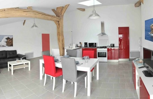Soullans Cottage | Charming Cottage with Private Spa, Heated Pool, and Fishing Dock, Ideal for Families and Pets