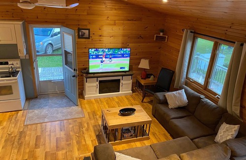 O'Leary Cottage | Charming Cottage with guest Cabin, hot tub and RV hook up