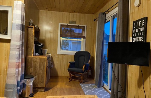 O'Leary Cottage | Charming Cottage with guest Cabin, hot tub and RV hook up