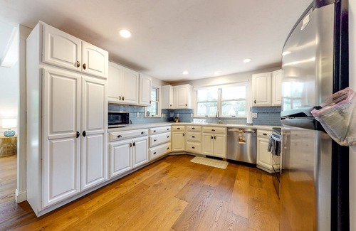 Falmouth Heights House | Charming cottage with deck, yard, & AC - walk to beach, Main Street, & ferry