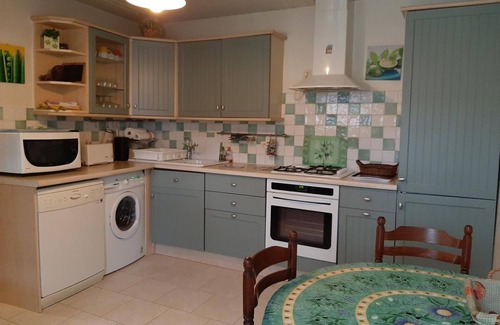 Jauldes Cottage | Charming Cottage with Wi-Fi, Baby Gear, and Terrace near Owners' Home