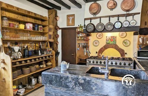 Gennes-sur-Glaize Cottage | Charming Country Retreat: Sleeps 11, Indoor Pool, Pet-Friendly, Near Château-Gontier