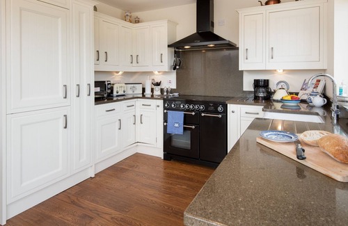 Eyemouth House | Charming Country Cottage with stunning views.
