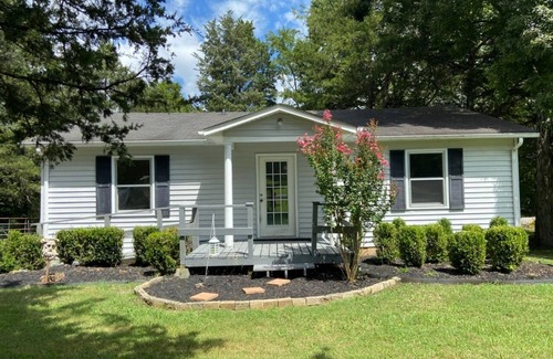 Murfreesboro House | Charming Country Cottage