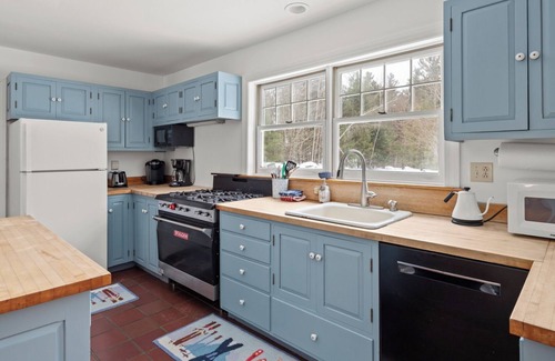 Waitsfield House | Charming Country Cape with Scenic Drive, Spacious Living & Private Pond