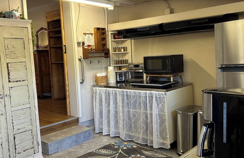 Springfield Cottage | Charming Country Cottage with Stunning Mountain Views & Modern Comforts