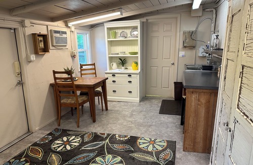 Springfield Cottage | Charming Country Cottage with Stunning Mountain Views & Modern Comforts