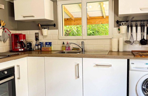 Joue-du-Plain Cottage | Charming Country House: Fireplace, Terrace, WiFi, Outdoor Games, Electric Charging, Near Fishing Spots