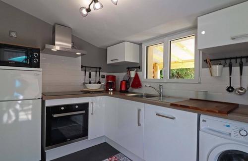 Joue-du-Plain Cottage | Charming Country House: Fireplace, Terrace, WiFi, Outdoor Games, Electric Charging, Near Fishing Spots