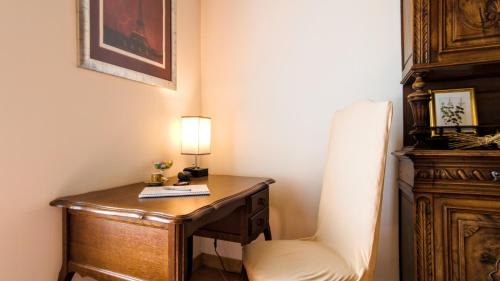 Le Monestier House | Charming Country Getaway, Balcony, Views, Office