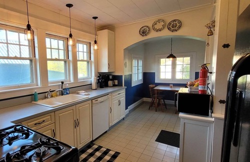 Celoron House | Charming Country home near the lake