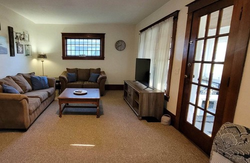 Celoron House | Charming Country home near the lake