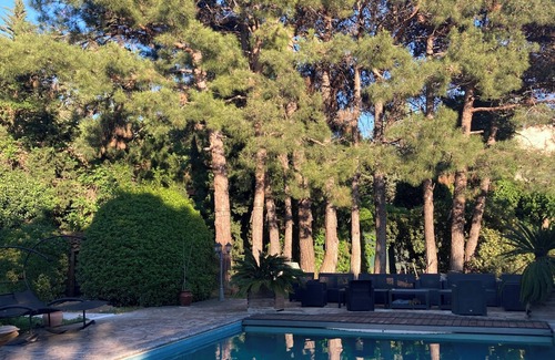 14th Arrondissement House | Charming country house in wooded grounds. A country feel in the city!
