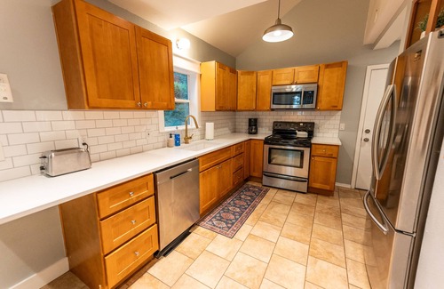 Fall City House | Charming Country House in Fall City, Hikers and Bikers Paradise. Pet friendly!