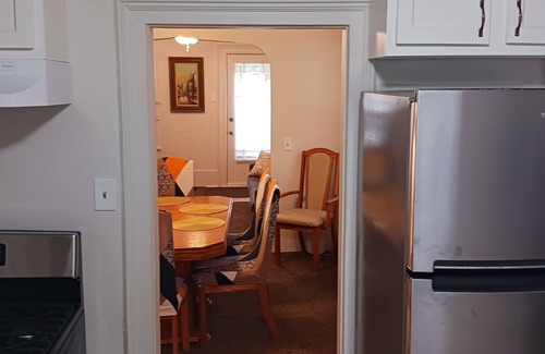 Port Huron House | Charming cozy 2-bedroom cottage in Port Huron, MI near Blue Water bridge