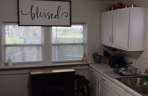 Port Huron House | Charming cozy 2-bedroom cottage in Port Huron, MI near Blue Water bridge