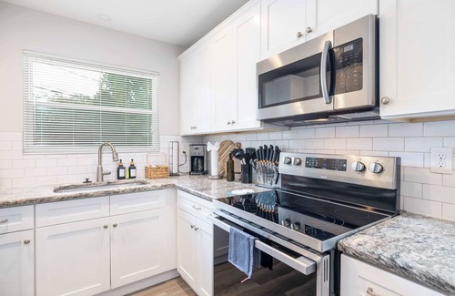Sharonbrook House | Charming & Cozy 4BR in SouthPark