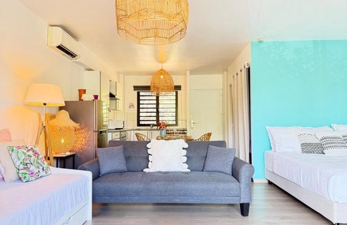 Bora Bora Apartment | Charming cozy beachfront studio with parking and wifi