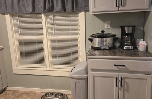 Atlanta House | Charming Cozy Cottage: 2-bedroom house with WiFi, AC in delightful Atlanta