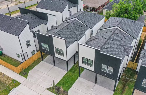 Southeast Houston Apartment | Charming Cozy Duplex! Room for 12 Central Houston