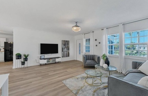 Port Charlotte House | Charming Cozy Heated Pool House in Port Charlotte
