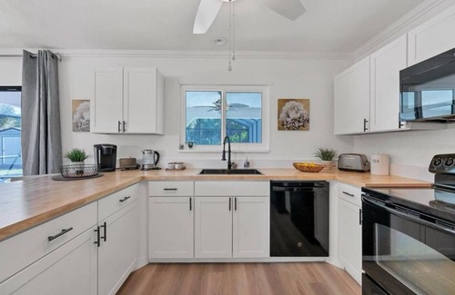 Port Charlotte House | Charming Cozy Heated Pool House in Port Charlotte