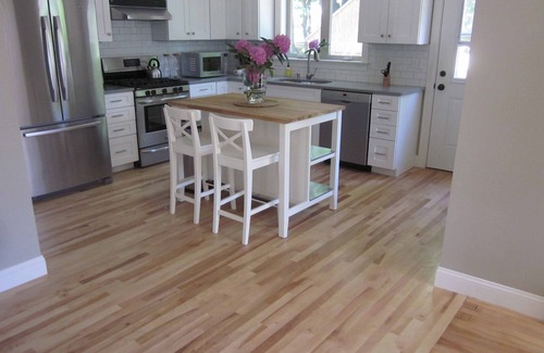 Willard House | Charming Craftsman Retreat- 5 minute walk to Willard Beach- 30 night minimum