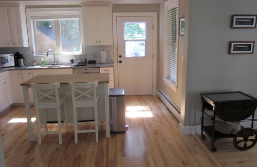 Willard House | Charming Craftsman Retreat- 5 minute walk to Willard Beach- 30 night minimum