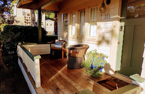 Santa Barbara House | Charming Craftsman- Downtown Santa Barbara. Location. New HVAC.