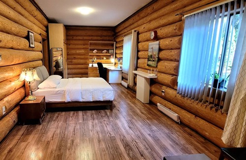 Willoughby Cabin | Charming Creek Lodge -5 min from downtown, 20 min from Vancouver