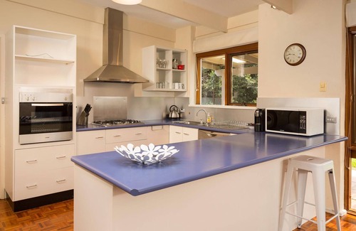 Albury House | Charming Crisp St Cottage Escape- pet friendly home in perfect location - Three bedroom cottage with three queen bedrooms