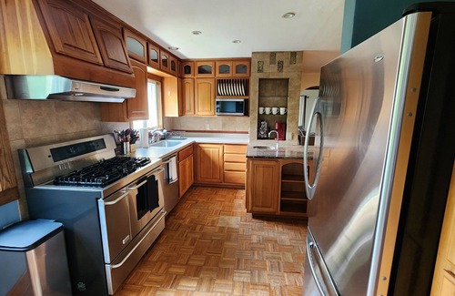 Richland Center House | Charming Crow Hill Cottage in welcoming Richland Center with BLOSSOMING garden