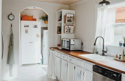 Carlton House | Charming Cuvée Cottage