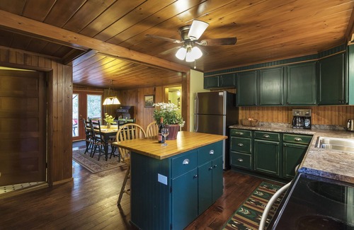 Jefferson Township Cabin | Charming Deck House amongst the Trees; Minutes To Hidden Valley/Seven Springs