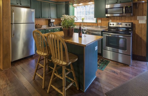 Jefferson Township Cabin | Charming Deck House amongst the Trees; Minutes To Hidden Valley/Seven Springs