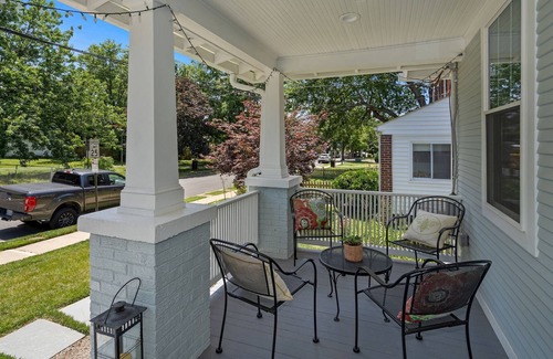 Del Ray House | Charming Del Ray Bungalow with fabulous porches (Dog Friendly!)