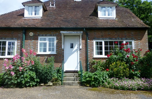 Uckfield Cottage | Charming detached cottage in peaceful, rural setting with woodland & ponds