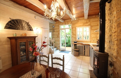 Couze-et-Saint-Front House | Charming detached house patio Wifi Medieval village couze river Dordogne