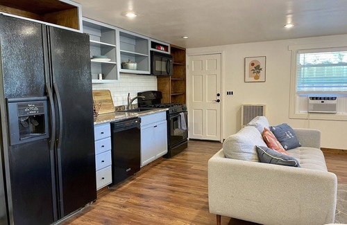 La Mesa Cottage | Charming Detached Studio with Private Yard and Laundry