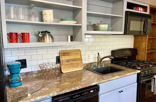 La Mesa Cottage | Charming Detached Studio with Private Yard and Laundry