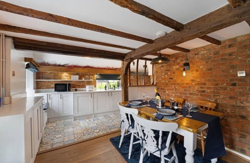 Doddington House | Charming, dog friendly countryside retreat