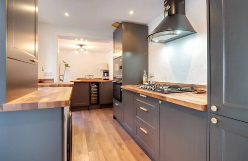 Exmouth House | Charming Dog Friendly Cottage in Devon | Sleeps 4