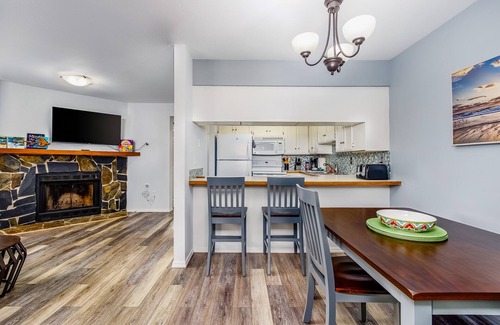 Sand Lake House | Charming dog-friendly home with a yard, grill, washer/dryer & cable
