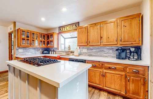 Idyllwild House | Charming dog-friendly home with covered deck, W/D, & mountain view